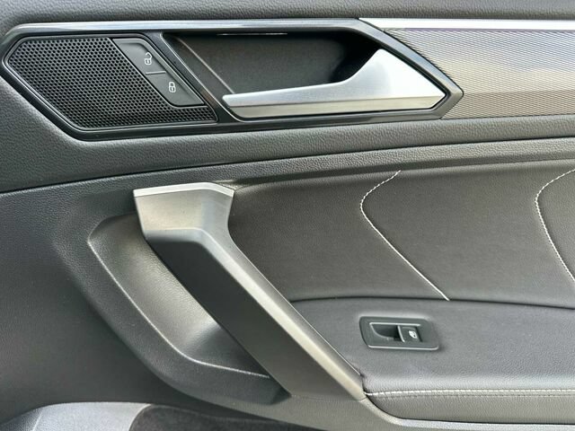 Used 2023 Volkswagen Tiguan SE R-Line FWD image 22