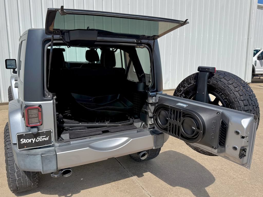 Used 2017 Jeep Wrangler Unlimited Sahara AWD/4WD image 16