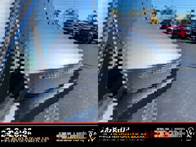 New 2025 Volkswagen Tiguan SE image 13