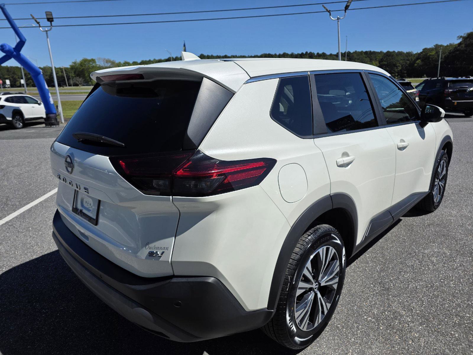 Used 2023 Nissan Rogue SV image 5
