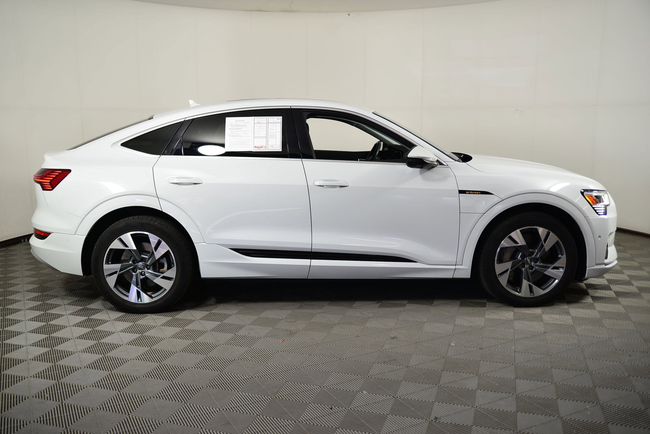 Used 2020 Audi e-tron Premium Plus image 7