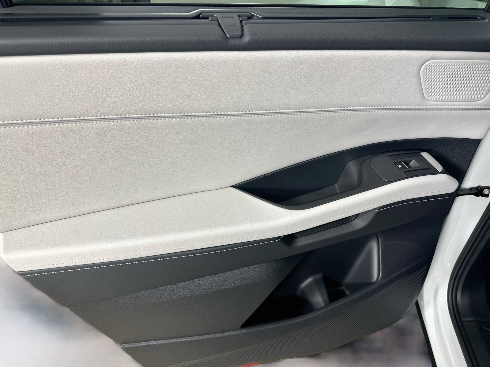 New 2027 Volkswagen Atlas SE AWD/4WD image 33