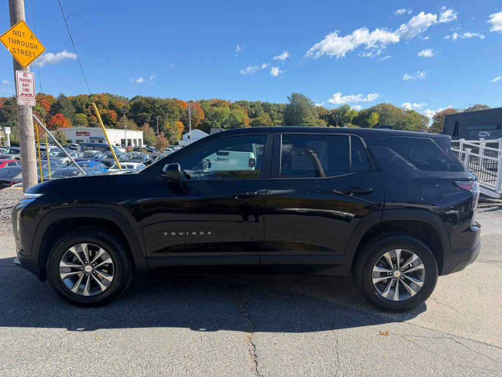 Used 2026 Chevrolet Equinox LT AWD/4WD image 2