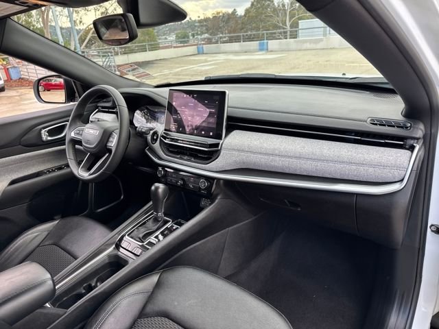 Used 2024 Jeep Compass Latitude image 25