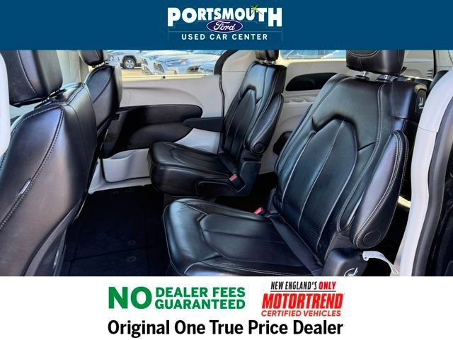 Used 2024 Chrysler Pacifica Touring-L image 6