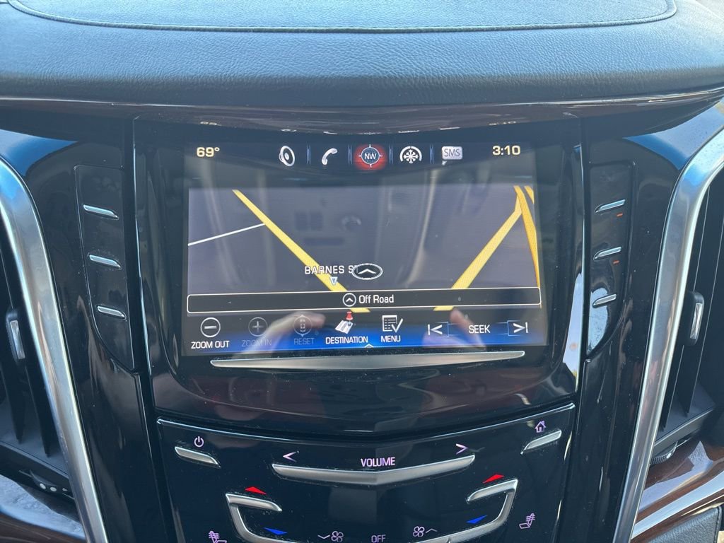 Used 2018 Cadillac Escalade Premium Luxury AWD/4WD image 24
