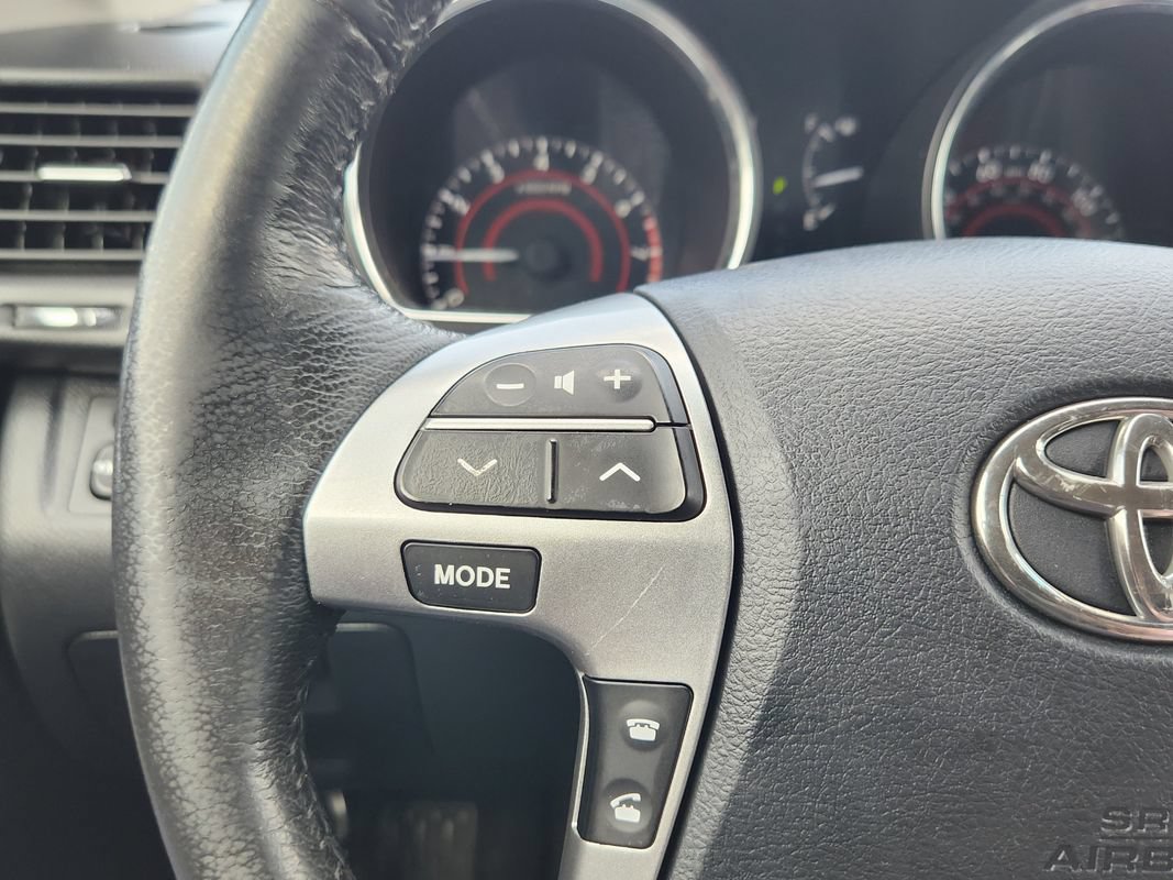 Used 2012 Toyota Highlander Limited w/ Tow Pkg AWD/4WD image 30