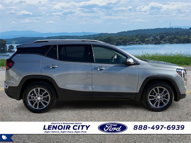 Used 2024 GMC Terrain SLT image 8