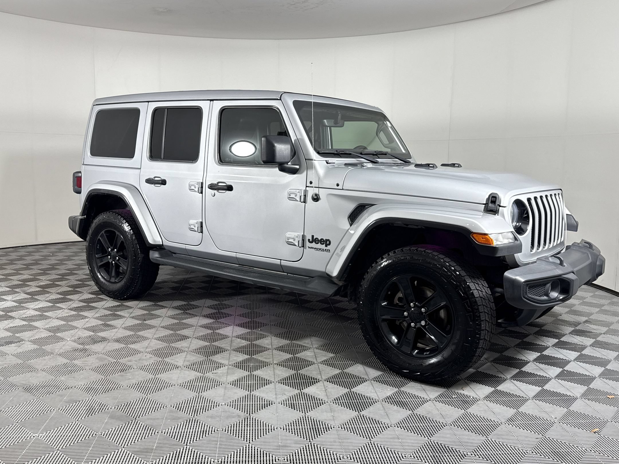Used 2022 Jeep Wrangler Unlimited Sahara AWD/4WD image 7