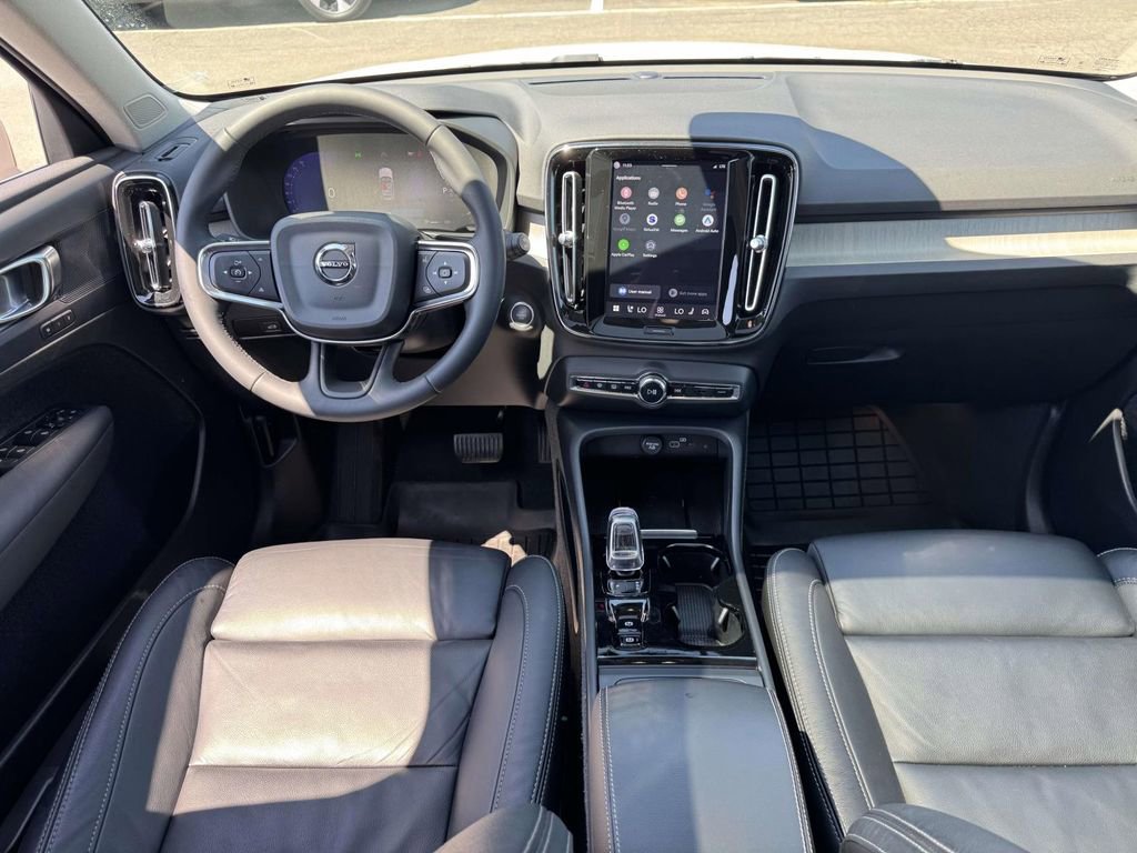 Used 2023 Volvo XC40 B5 Plus w/ Protection Package Premier AWD/4WD image 12