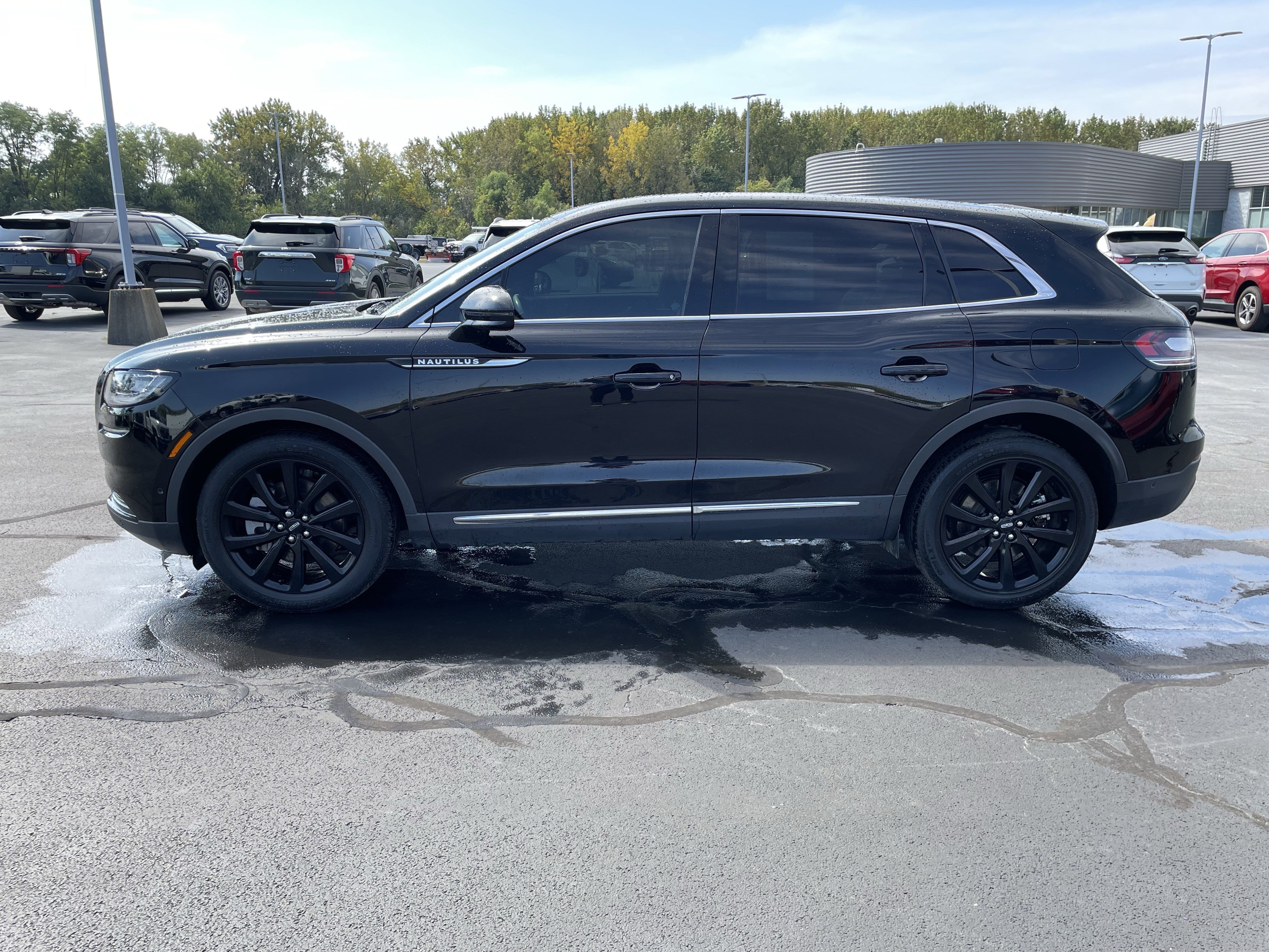 Used 2023 Lincoln Nautilus Reserve w/ Equipment Group 201A image 2