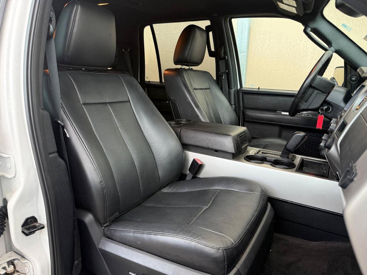 Used 2017 Ford Expedition XLT w/ Equipment Group 202A RWD image 29