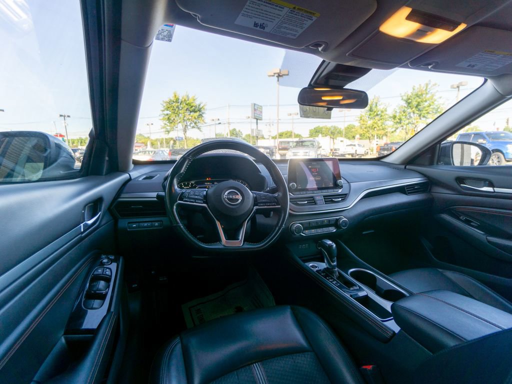 Used 2023 Nissan Altima 2.5 SR image 14