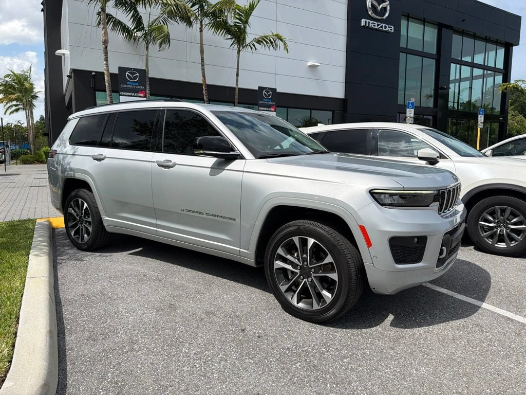 Used 2023 Jeep Grand Cherokee L Overland RWD image 3