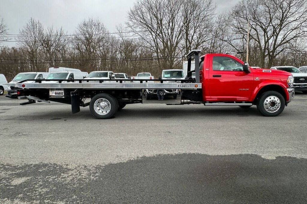 Used 2024 RAM 5500 SLT w/ Quick Order Package 2YG SLT AWD/4WD image 2