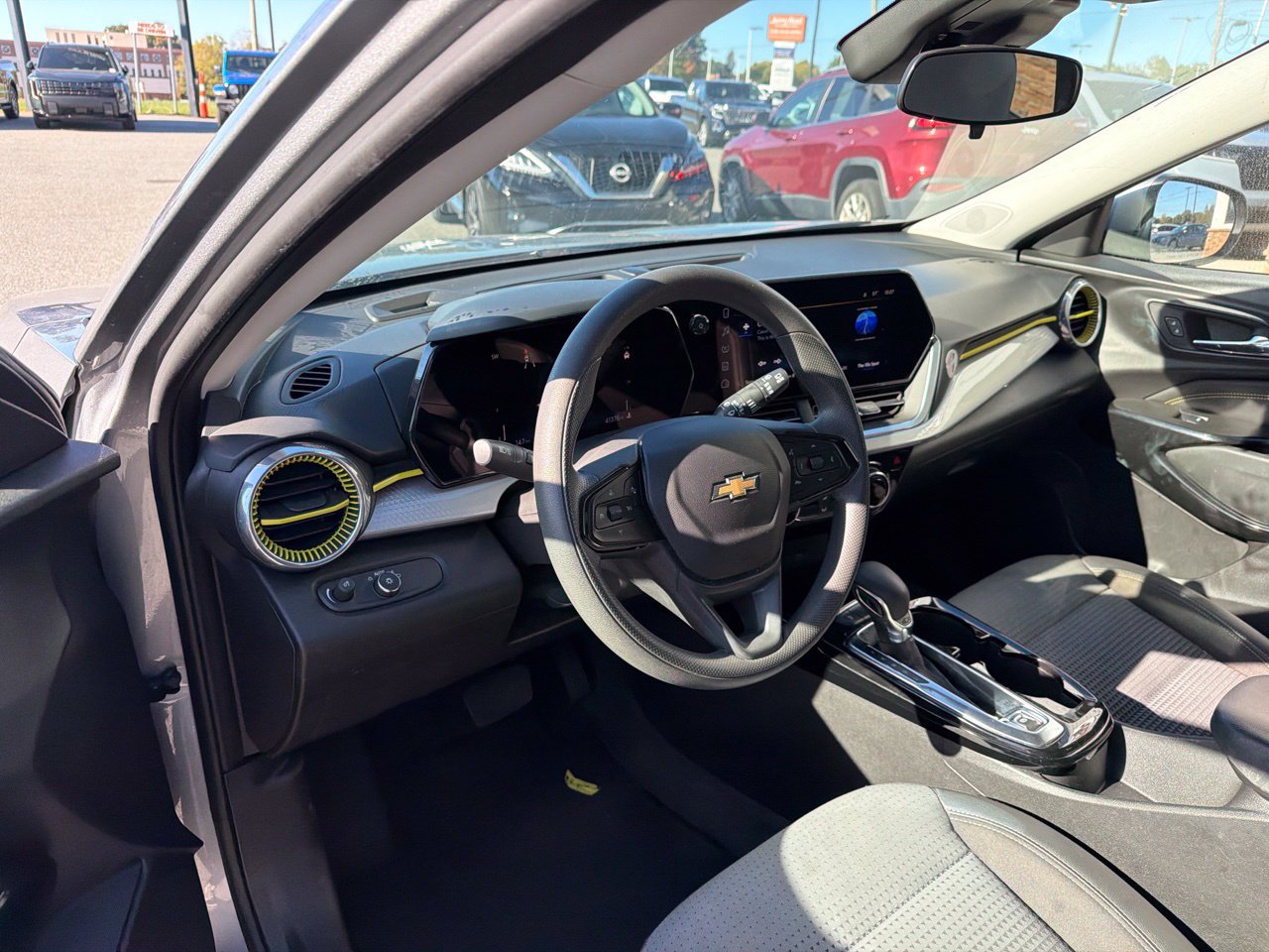 Used 2024 Chevrolet Trax LT FWD image 4