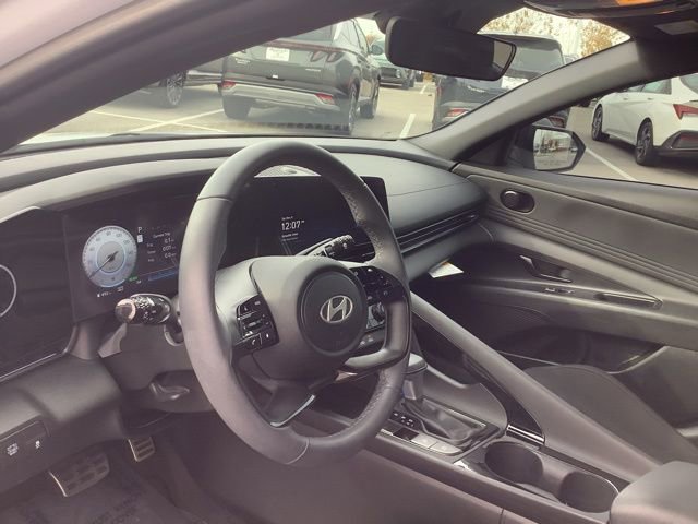 Used 2025 Hyundai Elantra SEL w/ Cargo Package FWD image 16