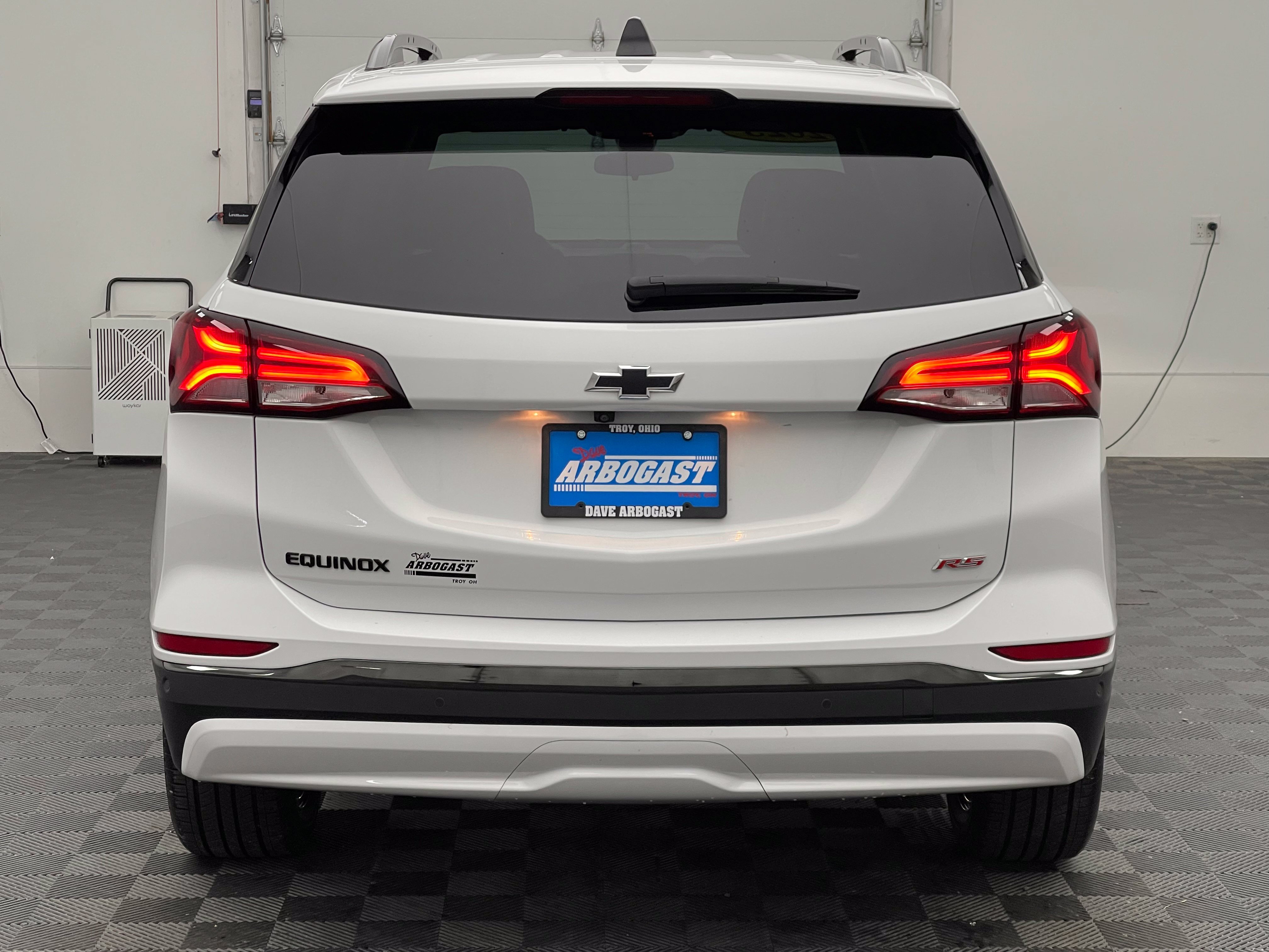 Used 2023 Chevrolet Equinox RS FWD image 8