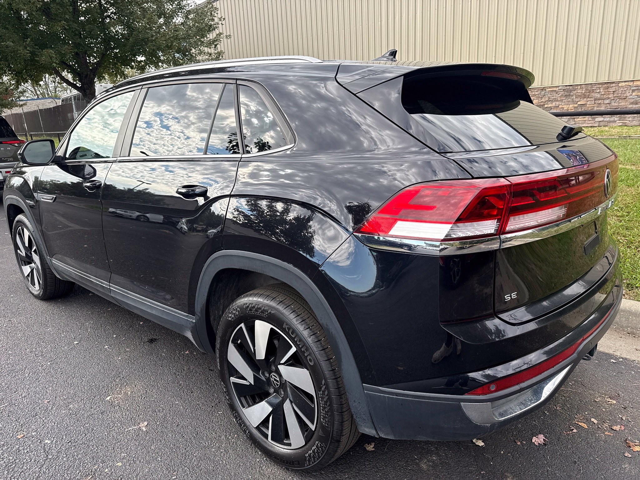 Used 2025 Volkswagen Atlas Cross Sport SE AWD/4WD image 7