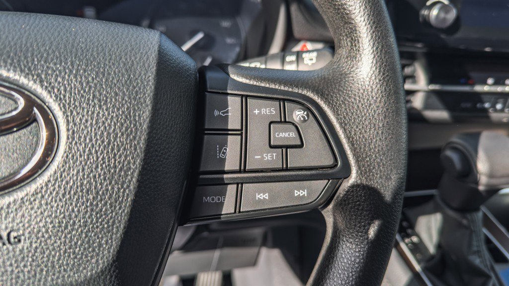 Used 2024 Toyota Sienna LE image 33