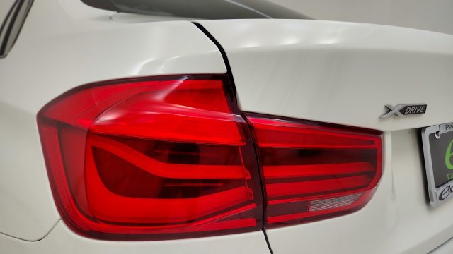 Used 2018 BMW 320i xDrive Sedan AWD/4WD image 25