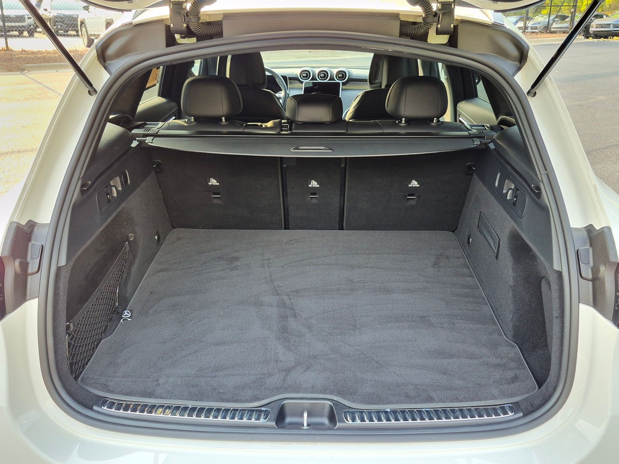 Used 2025 Mercedes-Benz GLC 300 4MATIC image 30