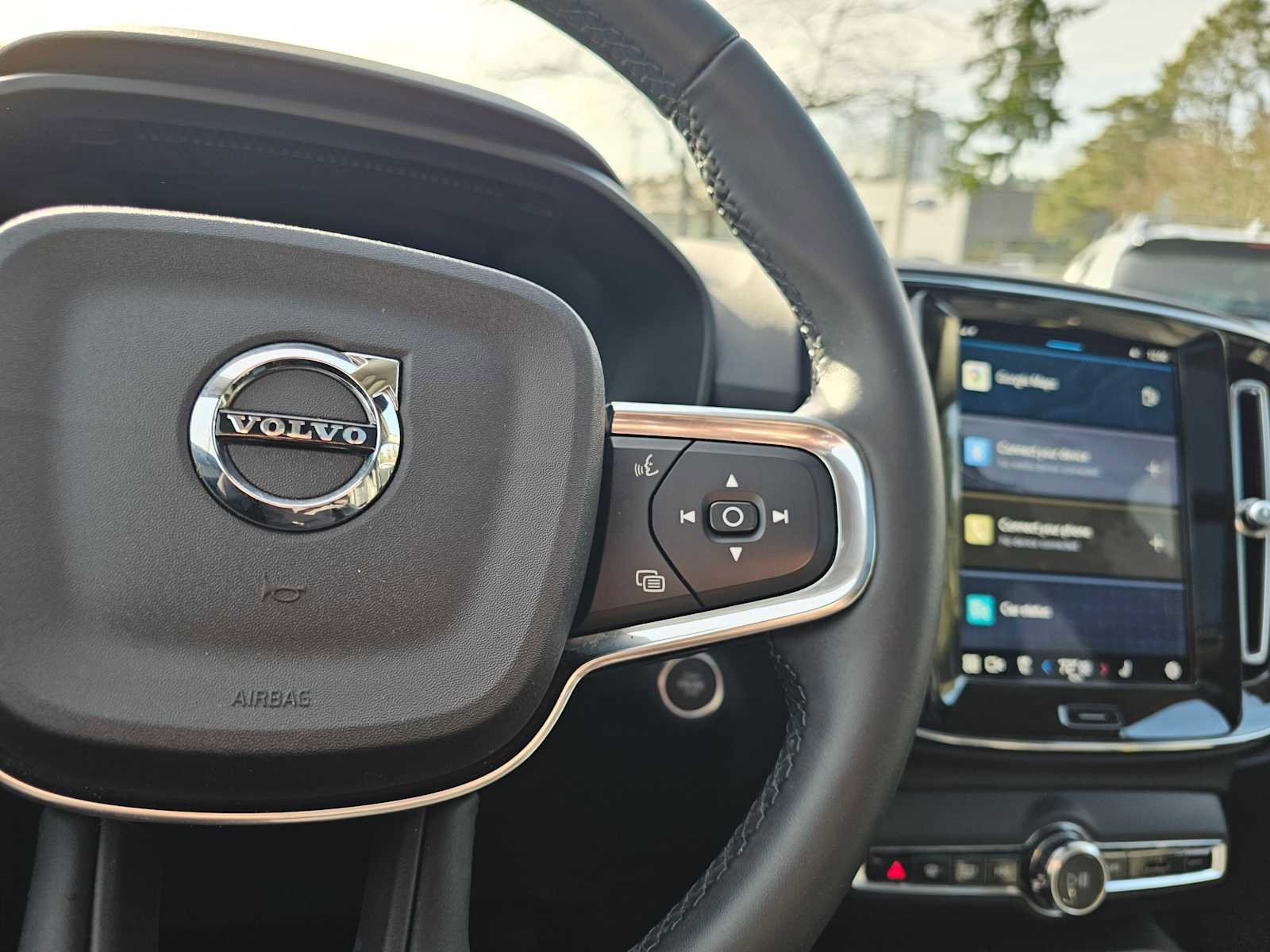 Used 2023 Volvo XC40 B4 Plus w/ Protection Package Premier image 35