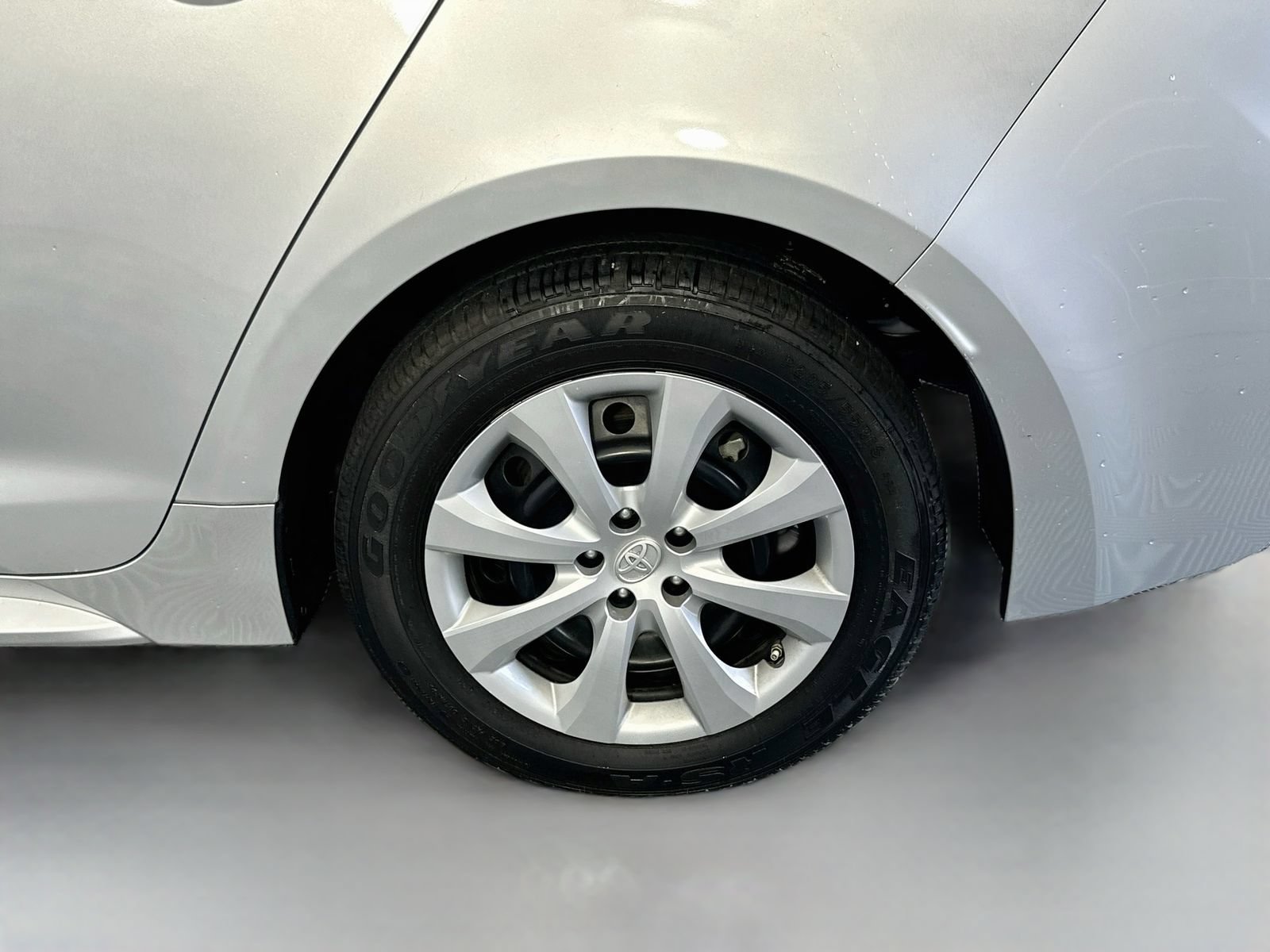 Used 2022 Toyota Corolla LE FWD image 28