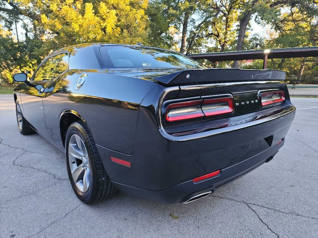 Used 2019 Dodge Challenger SXT image 5