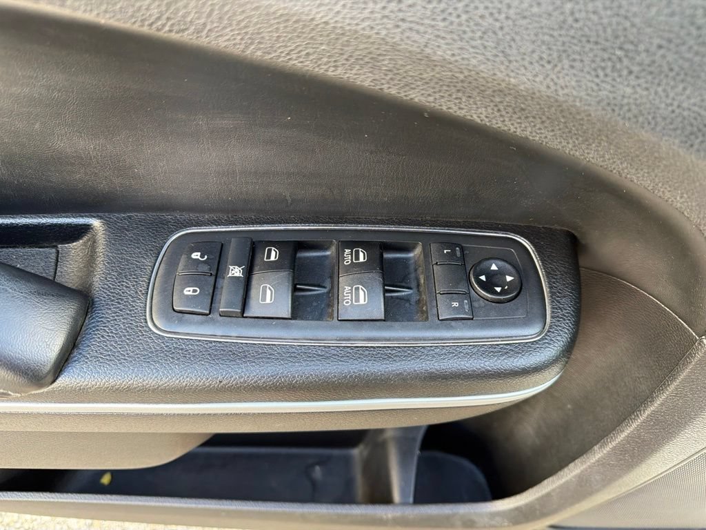 Used 2019 Chrysler 300 S RWD image 23