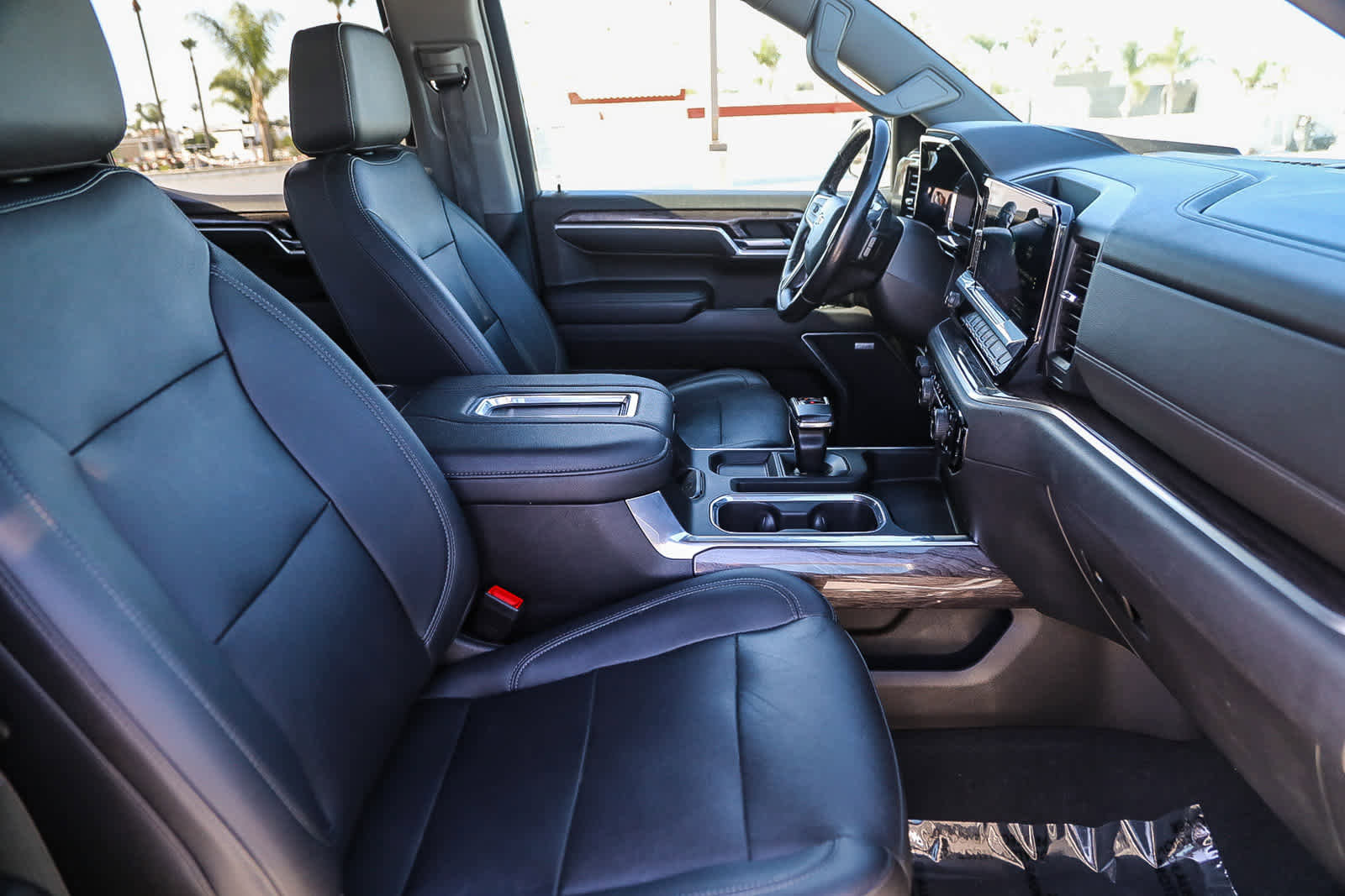 Used 2022 Chevrolet Silverado 1500 LTZ image 16