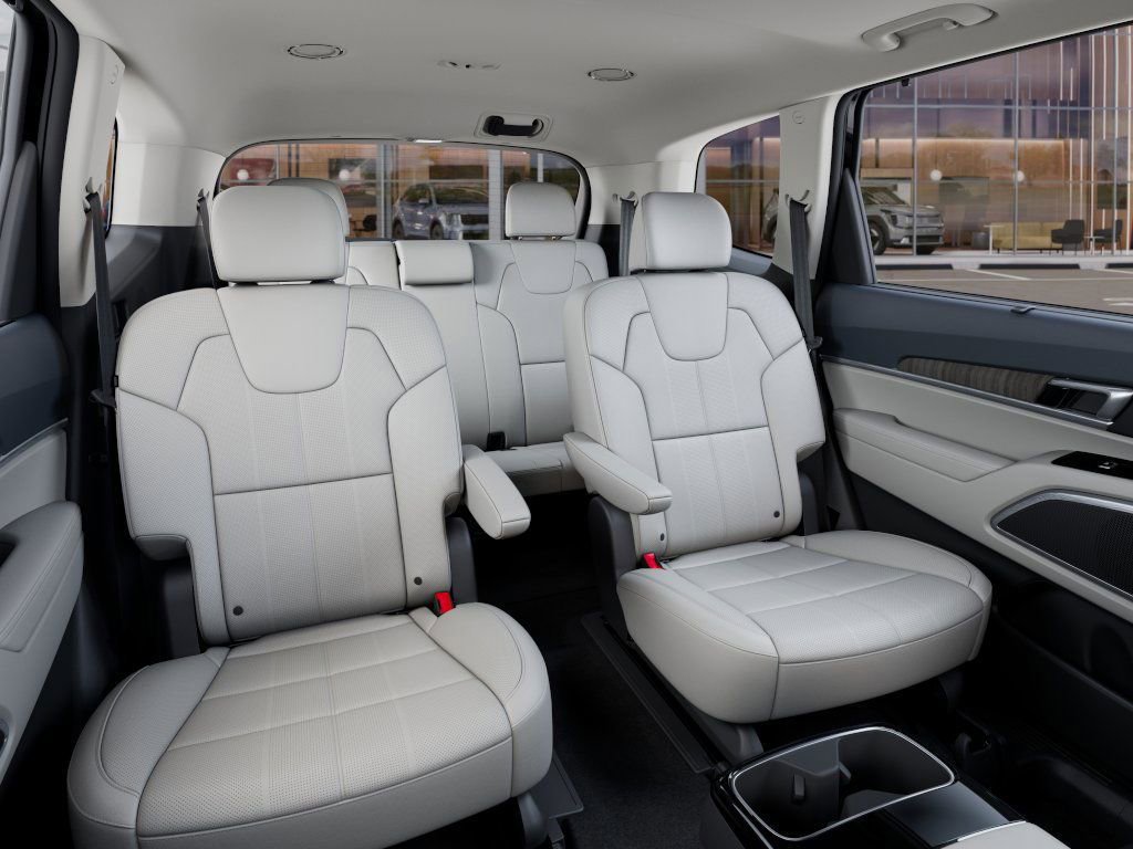 Used 2025 Kia Telluride EX w/ EX Captain's Chair Package image 16