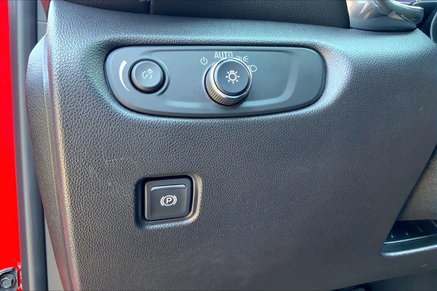 Used 2019 Chevrolet Blazer LT FWD image 34