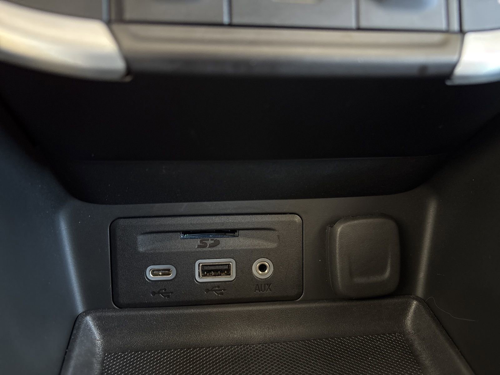 Certified 2022 GMC Terrain SLT w/ LPO, Floor Liner Package image 27