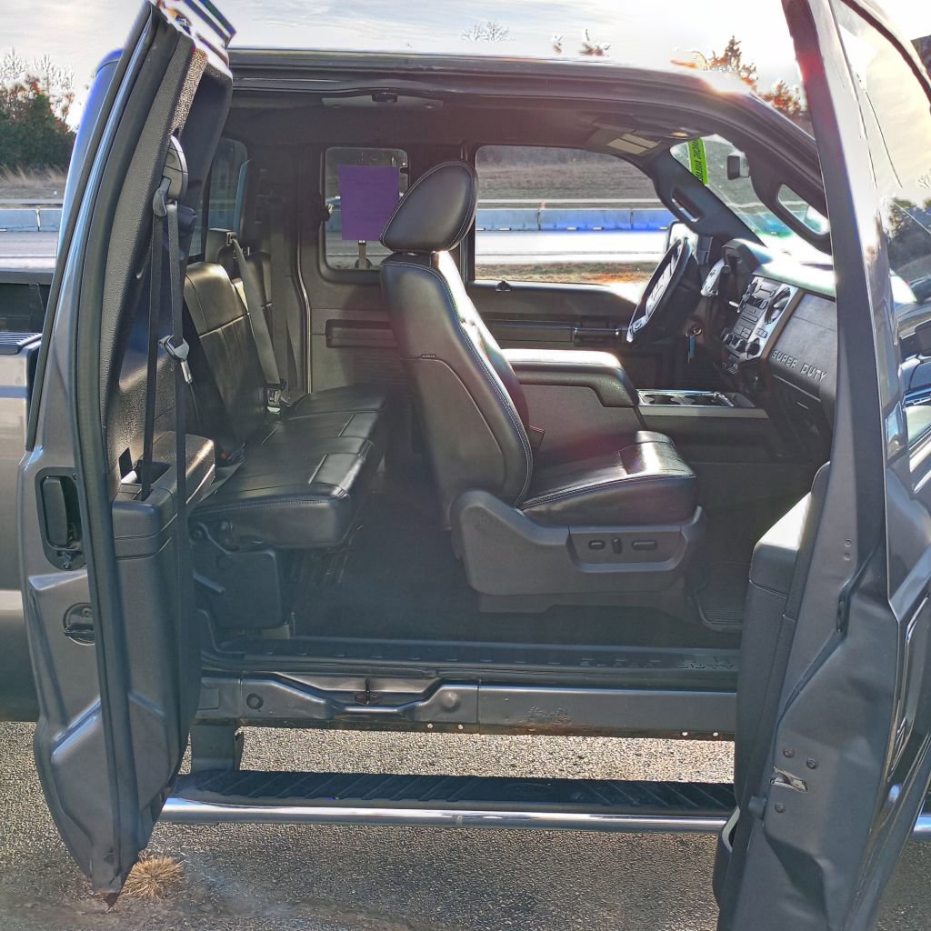 Used 2011 Ford F350 Lariat w/ Lariat Interior Pkg image 19