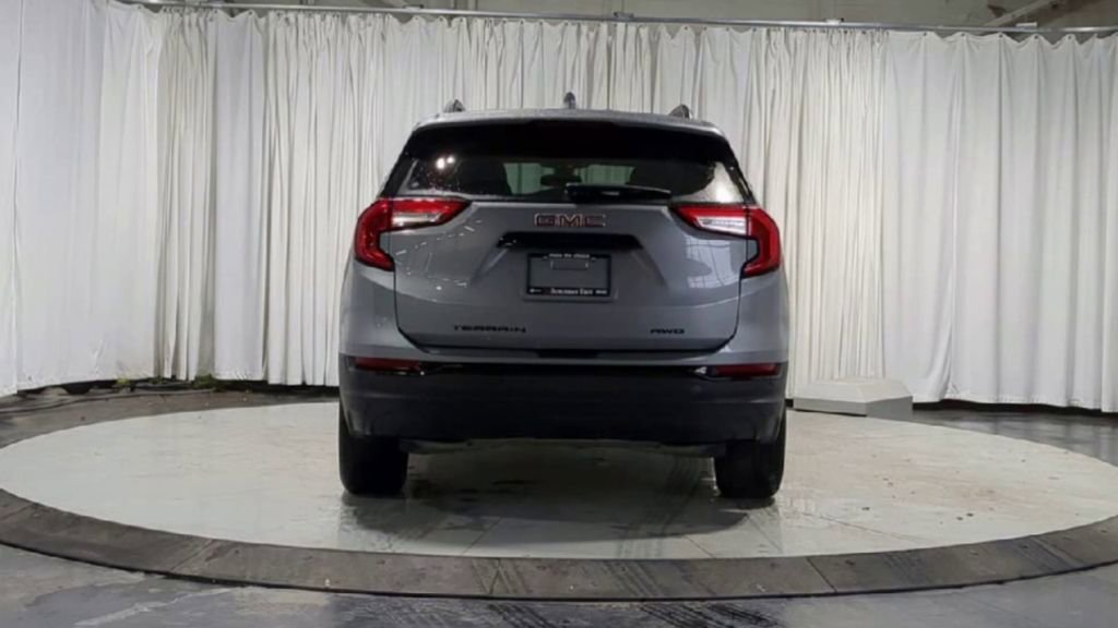 Used 2023 GMC Terrain SLE w/ Driver Convenience Package image 7