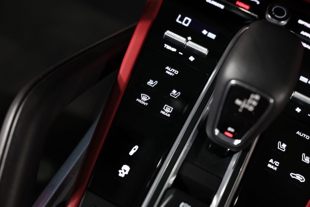 Used 2022 Porsche Cayenne Turbo image 39