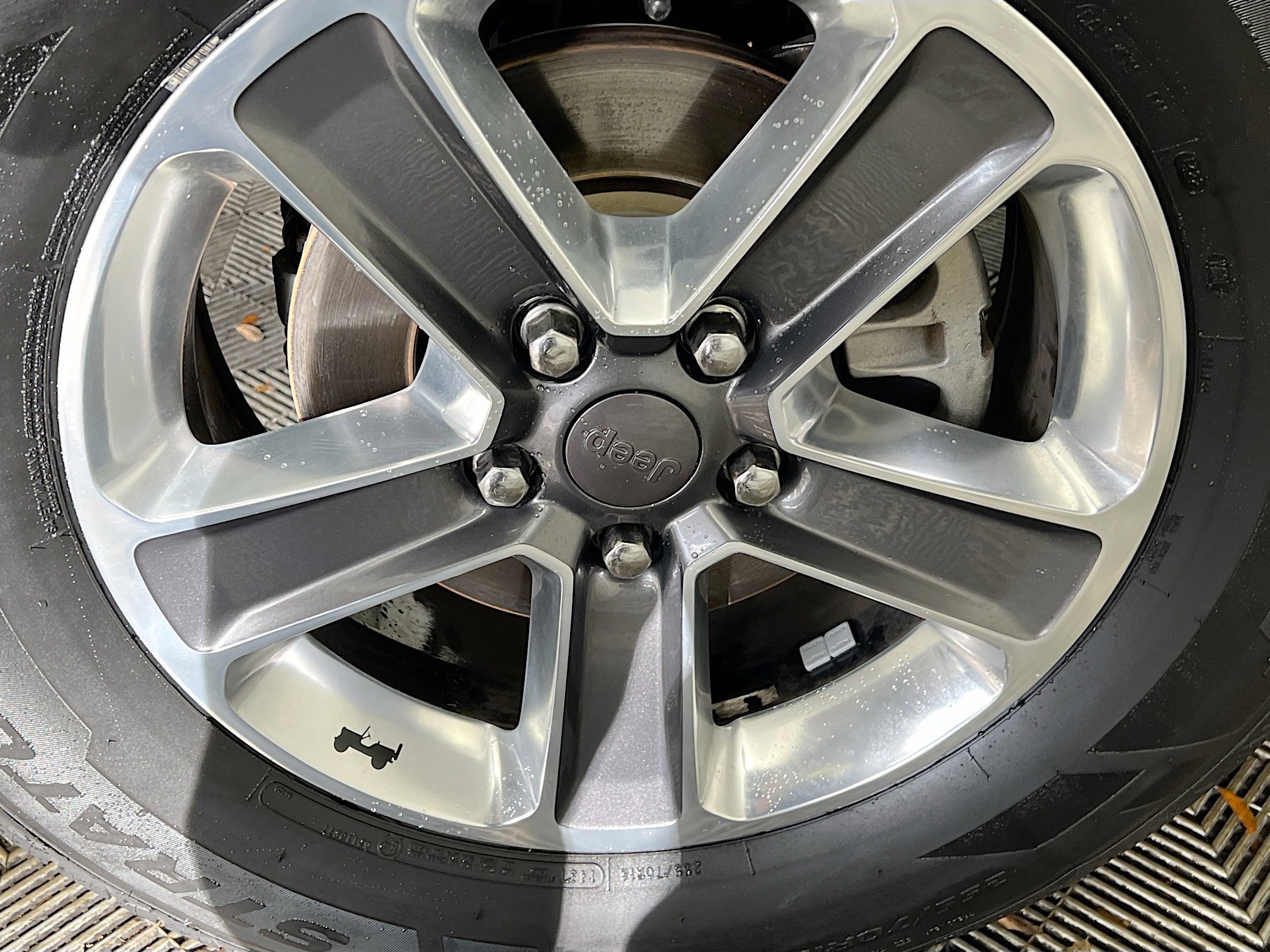Used 2018 Jeep Wrangler Unlimited Sahara AWD/4WD image 14