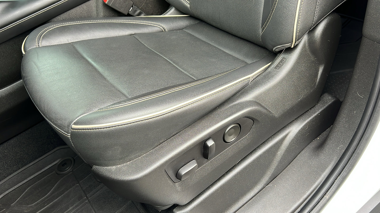 Used 2021 Chevrolet Tahoe Premier w/ Premium Package image 24