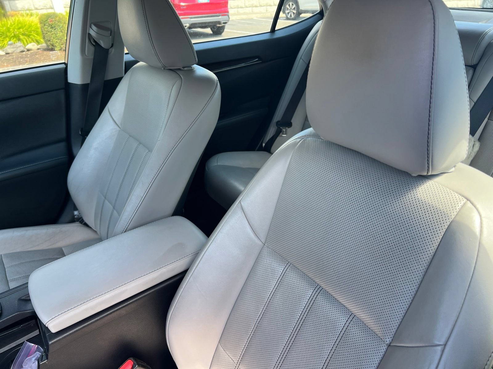 Used 2016 Lexus ES 350 w/ Luxury Package w/Wood Trim FWD image 10