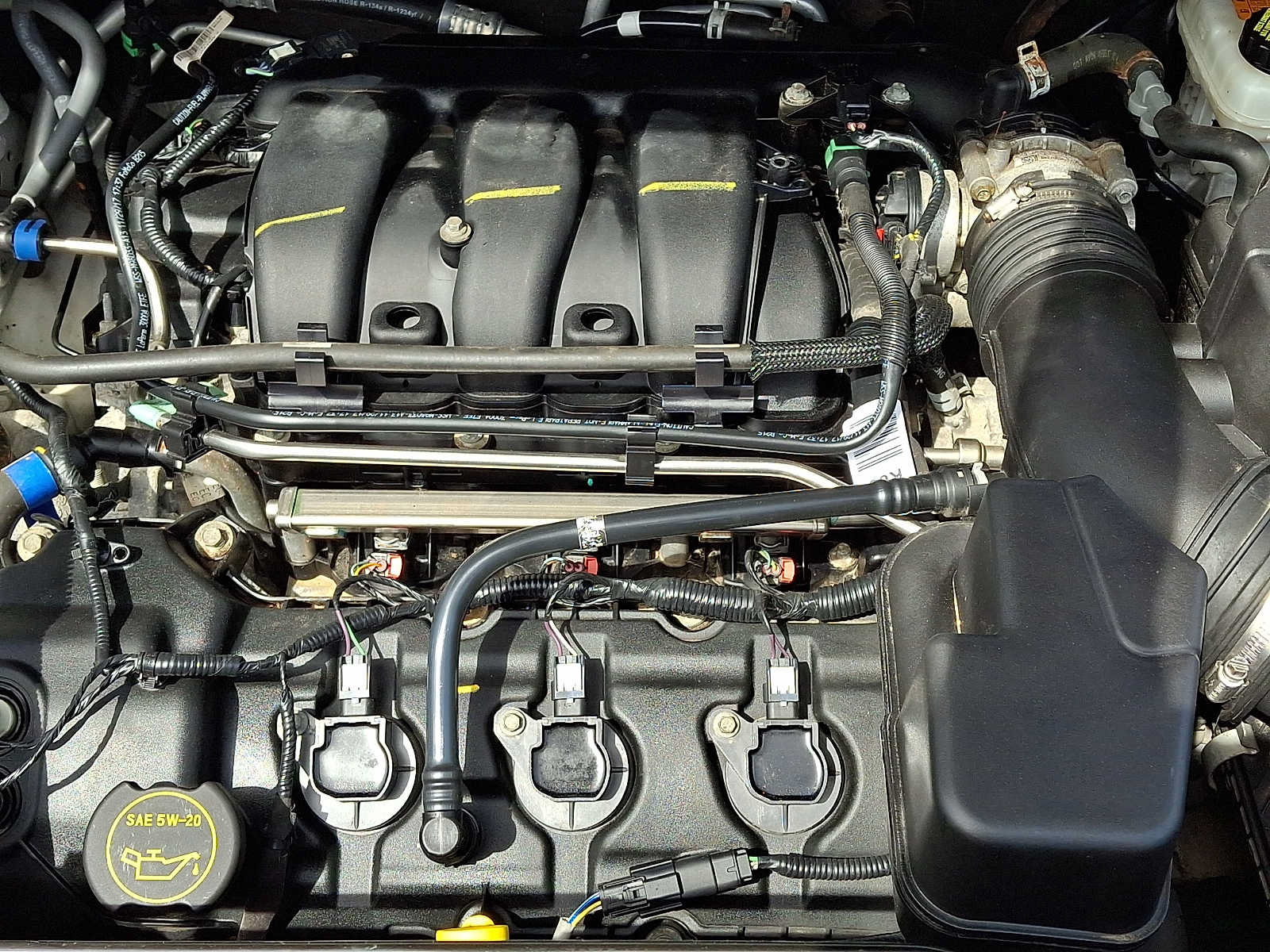 Used 2018 Ford Explorer XLT w/ Equipment Group 202A AWD/4WD image 30