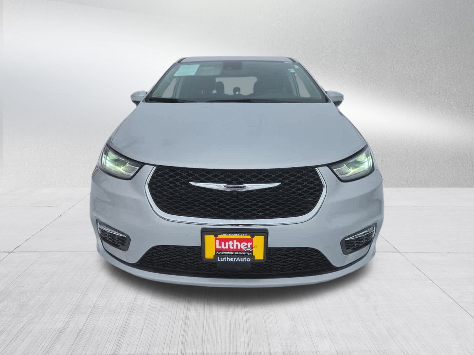 Used 2023 Chrysler Pacifica Touring-L image 8