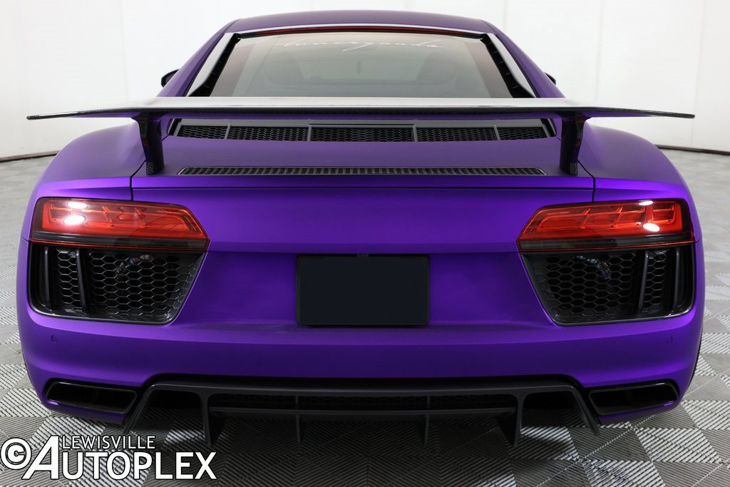 Used 2017 Audi R8 V10 w/ Carbon Exterior Package image 9