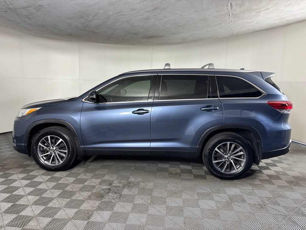 Used 2019 Toyota Highlander XLE AWD/4WD image 12