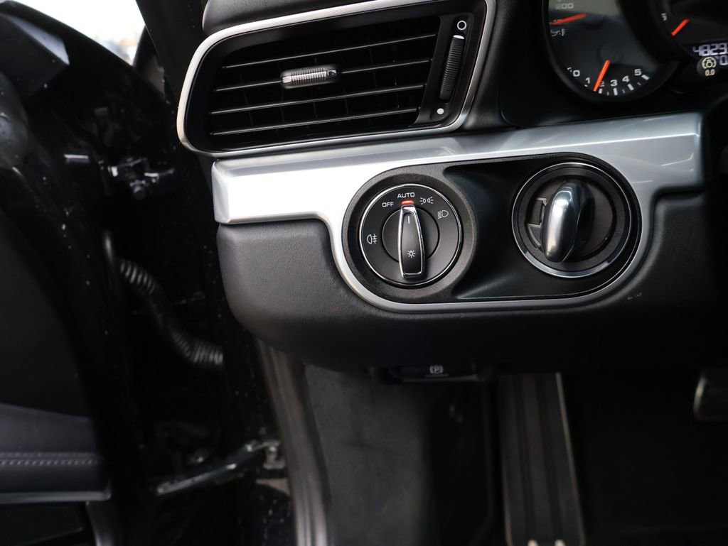 Used 2017 Porsche 911 Carrera 4S image 32