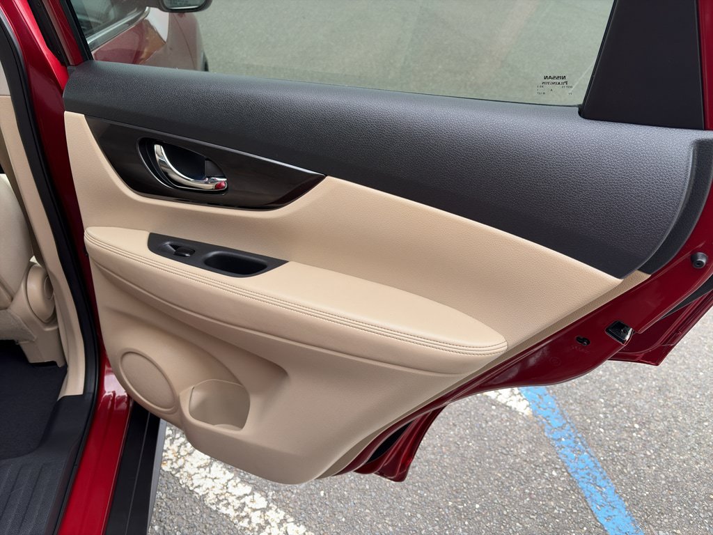 Used 2019 Nissan Rogue SV FWD image 22