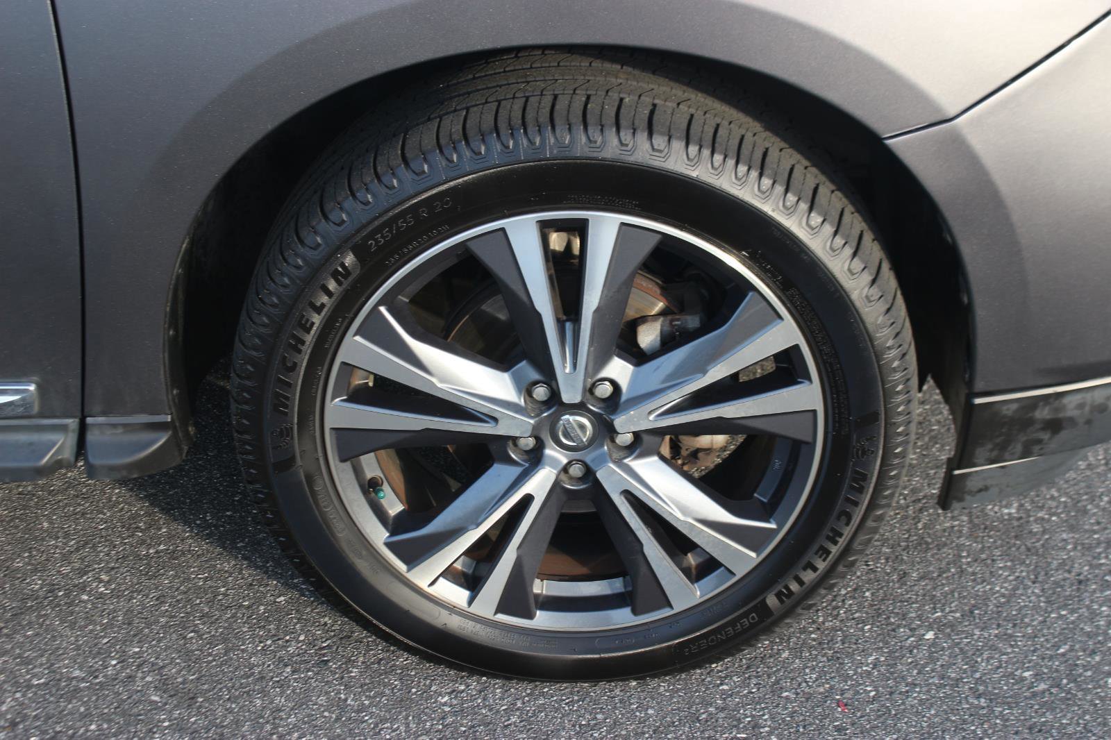 Used 2020 Nissan Pathfinder Platinum image 41