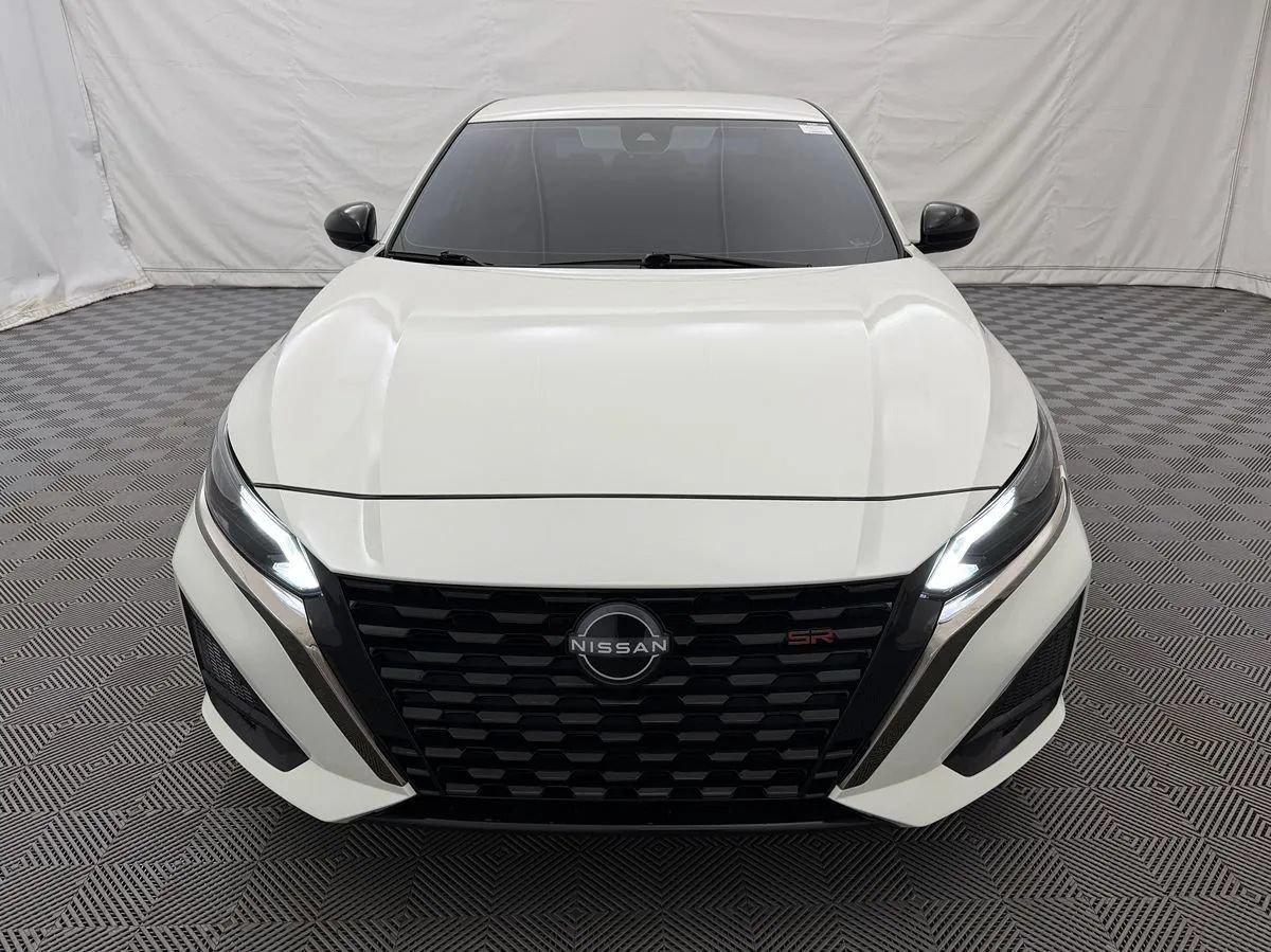 Used 2023 Nissan Altima 2.5 SR FWD image 3