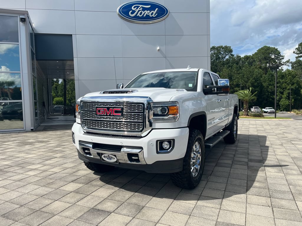 Used 2019 GMC Sierra 2500 Denali w/ Duramax Plus Package AWD/4WD image 3