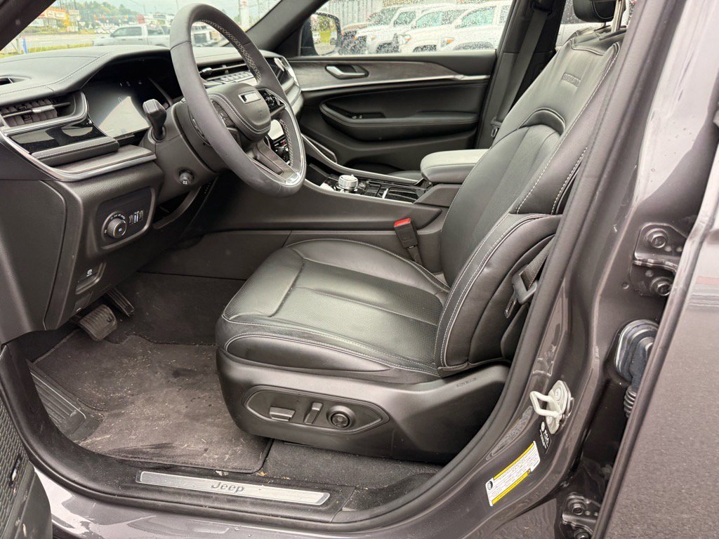 Used 2024 Jeep Grand Cherokee L Overland w/ Trailer Tow Package image 11